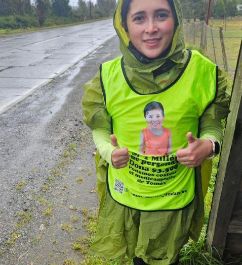 Madre realiza caminata para recaudar fondos por su hijo con distrofia muscular de Duchenne