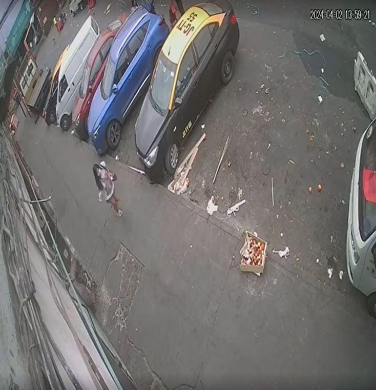 Mujer se entrega a Carabineros luego de abandonar a su bebé - T13