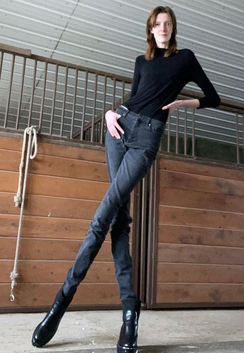 Maci Currin - Mujer con las piernas más largas del mundo