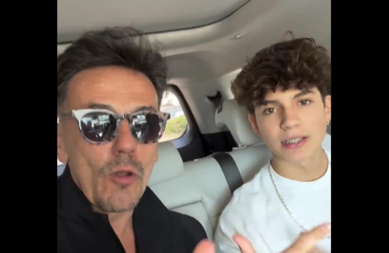 Sergio Lagos y su hijo León haciendo un cover de Young Cister