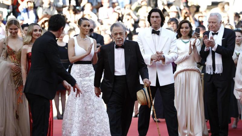 Coppola y el elenco de Megalópolis en el Festival de Cannes 2024.