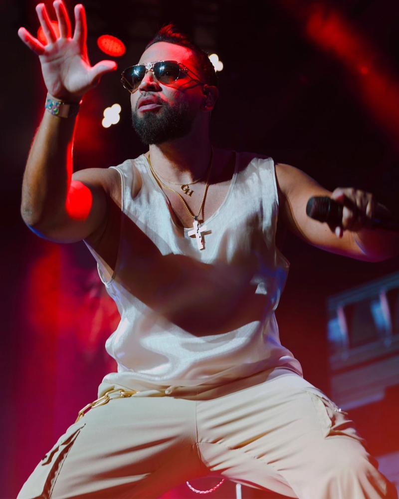 'Aventura' - Instagram @aventura