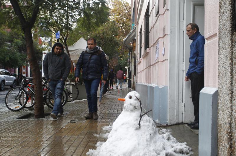 Muñeco de nieve en Santiago - Créditos: Agencia Uno