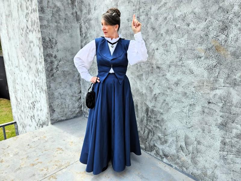 Amanda del Villar en Ganar o Servir