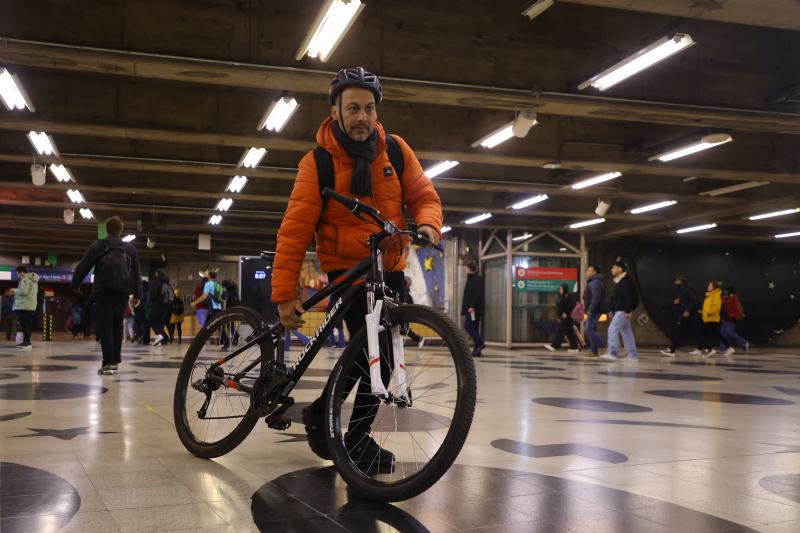 Bicicleta en el Metro - ATON