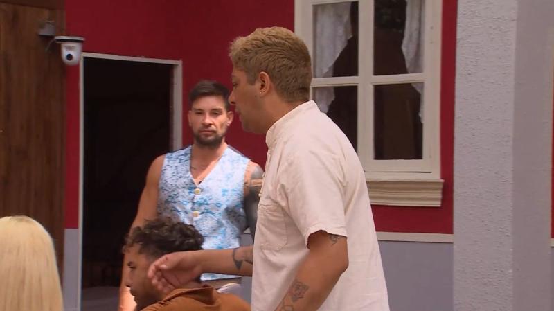 Botota y Luis Mateucci pelean por una palta en Ganar o Servir