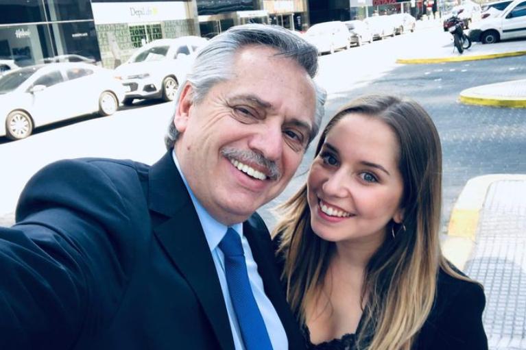 Hija de Karen Doggenweiler junto a Alberto Fernández, ex presidente de Argentina.