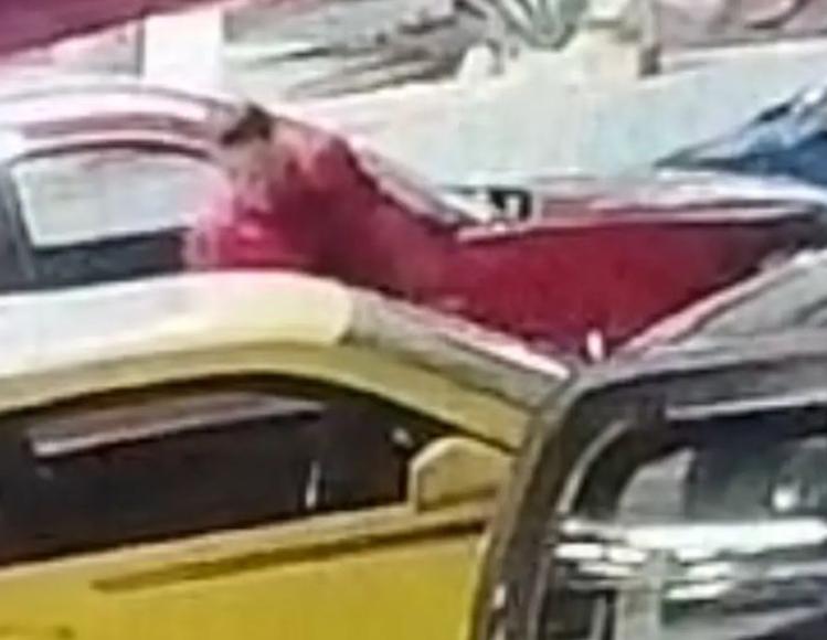 Carolina Molina asegura que su ex pareja la acosa desde hace varios meses.