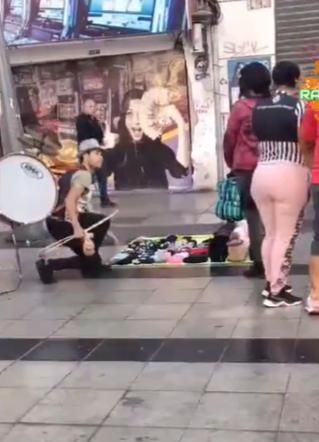 Chinchinero se enfrentó a ambulantes extranjeros - Créditos: Captura