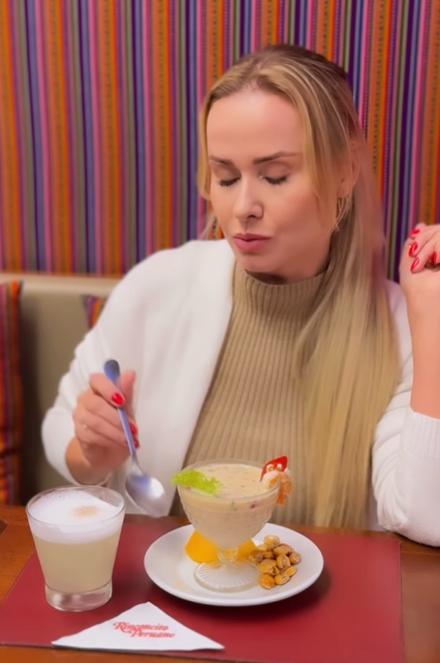 Lola Melnyck lanzó irónica respuesta luego de haber recibido ola de recetas chilenas.