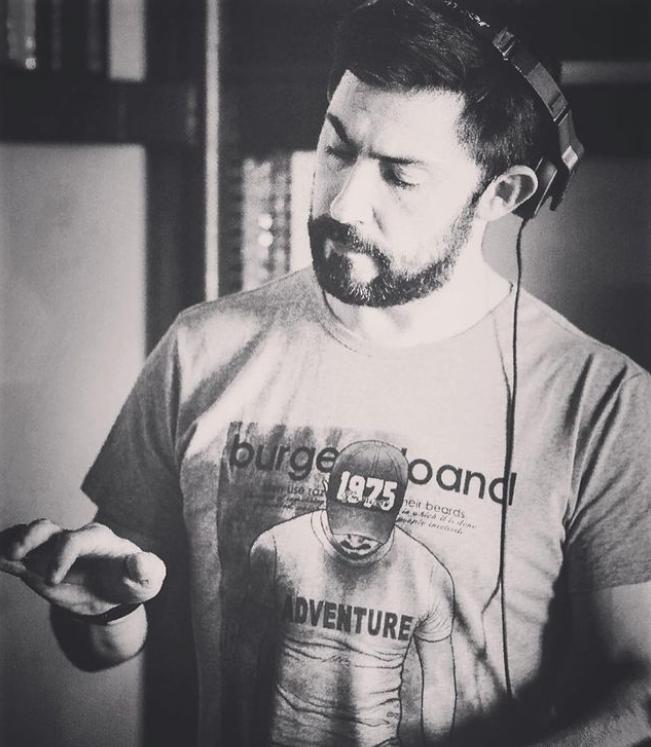 Romeo Singer se luce como productor y DJ.