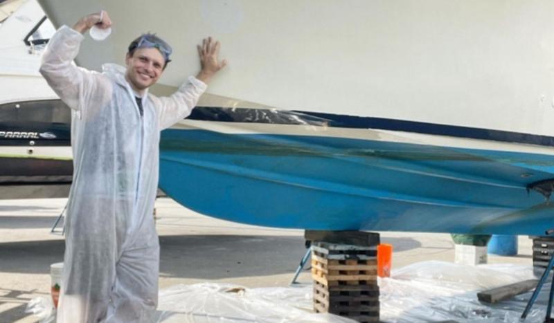 Artur Logunov en su yate en Vancouver, Canadá | Instagram