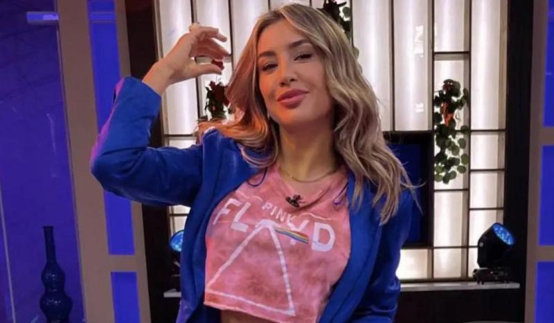 Camila Andrade - Caja de Pandora