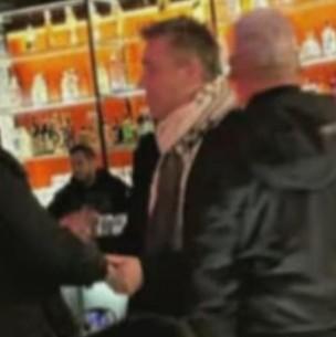 Fernando Solabarrieta acompañado de misterioso mujer - QTLD