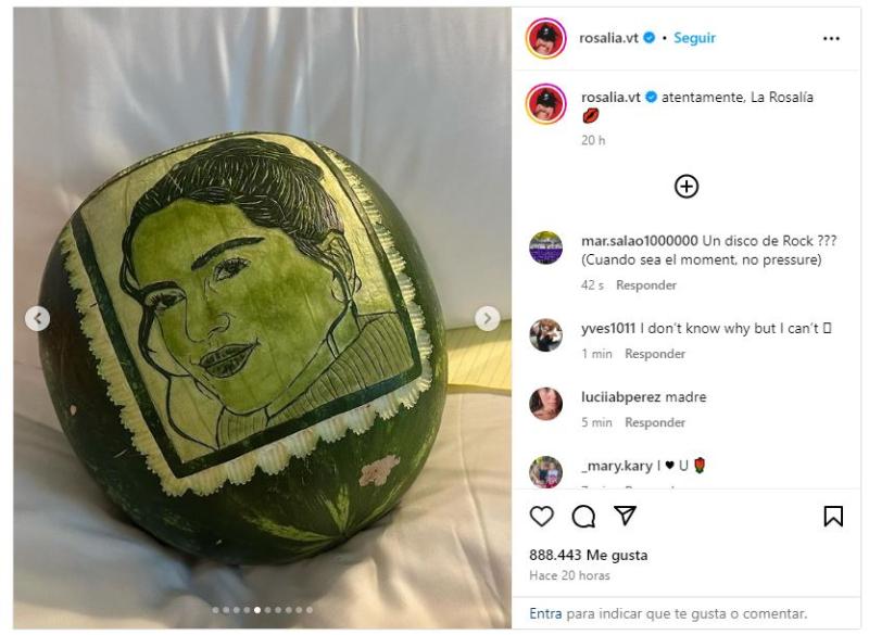 Rosalía es sorprendida por un curioso regalo de una fan: Mira su reacción. Créditos: Captura.