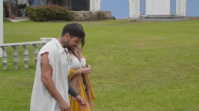 Paseo a la antigua entre Luis Mateucci y Daniela Colett en Ganar o Servir