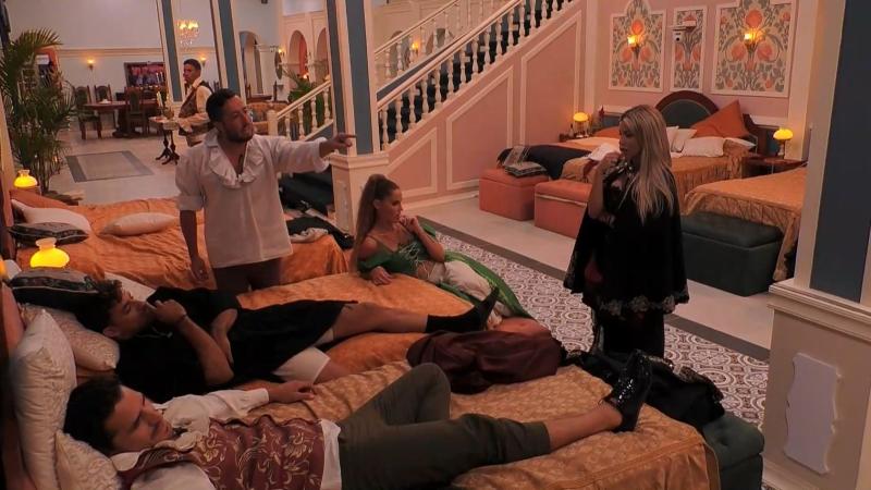 Poeta encara a Mariela en Ganar o Servir