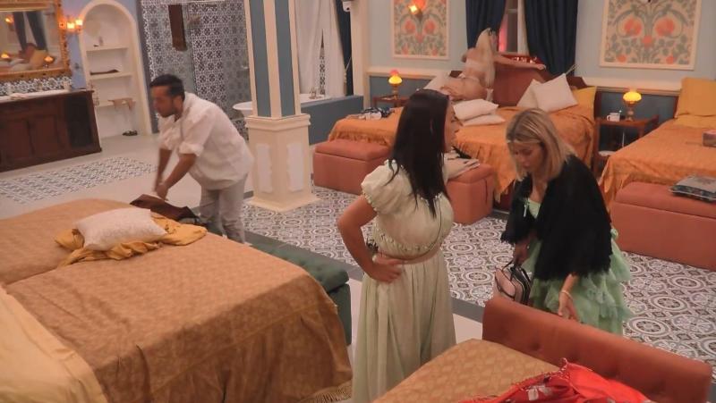 Oriana y Mariela conspiran contra Blue Mary en Ganar o Servir