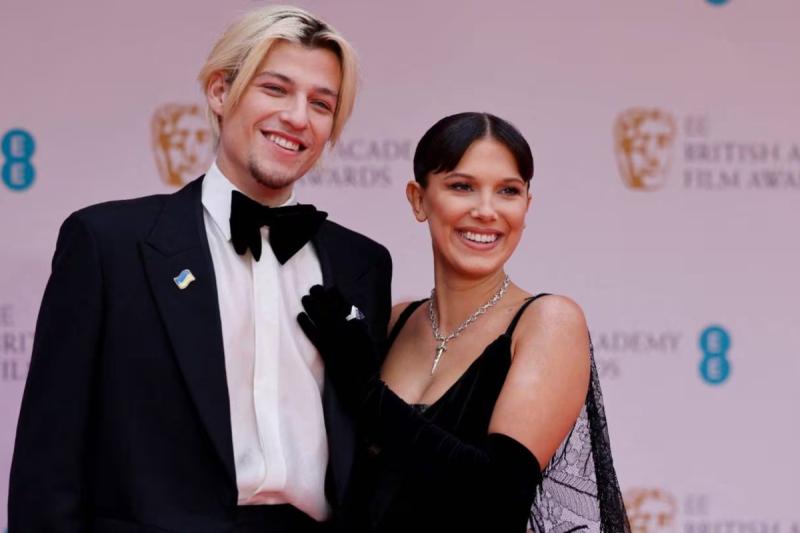 Millie Bobby Brown y Jake Bongiovi - Créditos: AFP