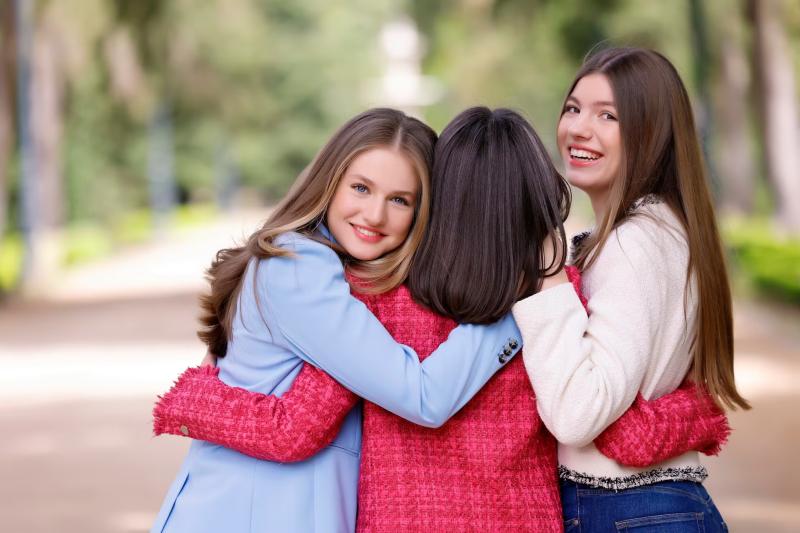 Letizia junto a Leonor y Sofía.