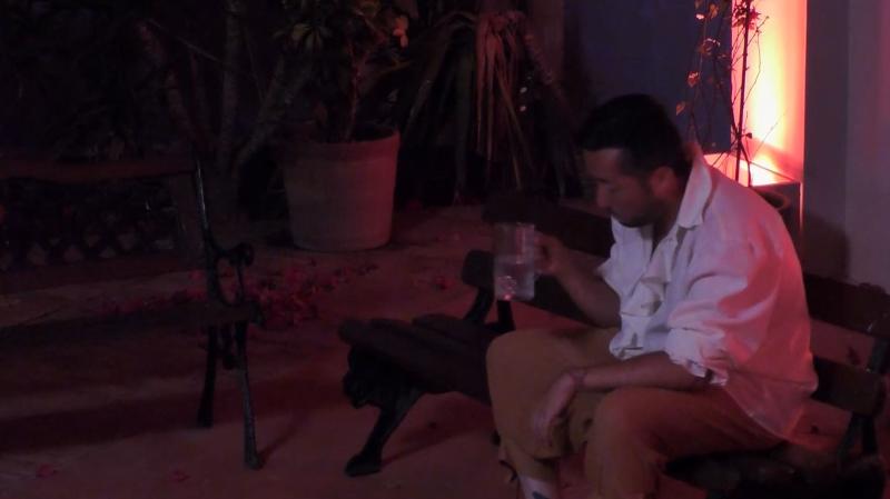 Poeta habla solo en Ganar o Servir