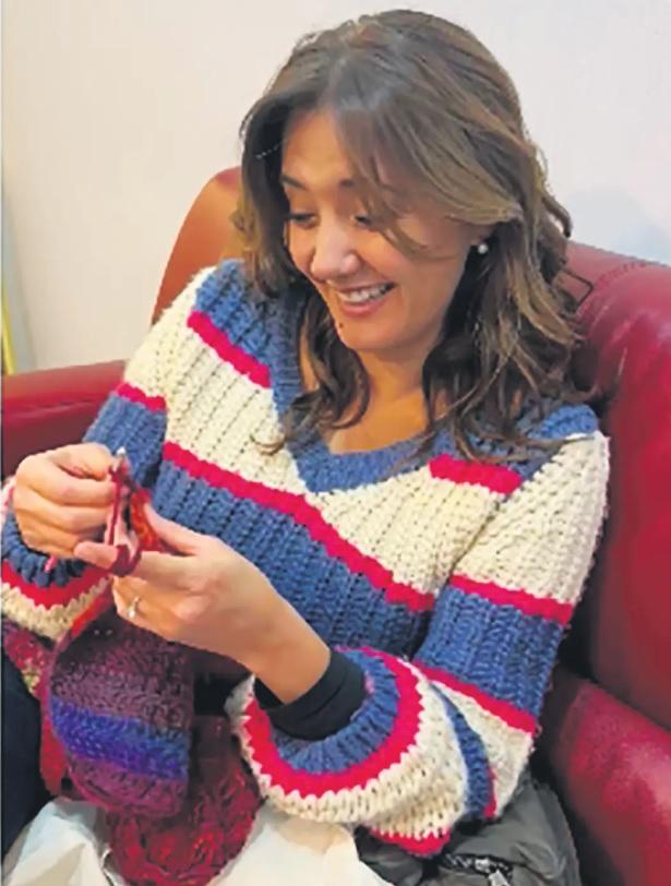 Priscilla Vargas aprendió a tejer en cinco minutos - Créditos: LUN