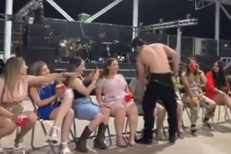 Stripper se presentó en colegio católico
