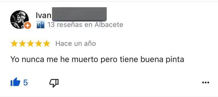 Consiguió empleo en una funeraria y sus amigos le dejaron curiosas reseñas