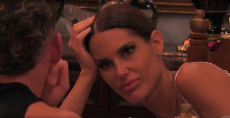 Gala escucha a Rai atentamente en Ganar o Servir