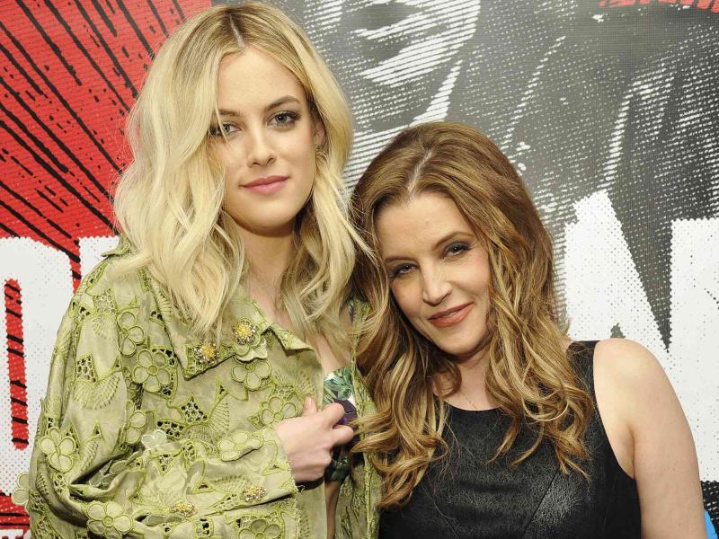 Danielle Riley Keough y Lisa Marie Presley
