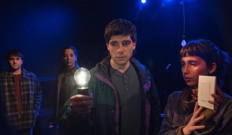 Constanza Rojas en la obra de teatro "Chilean electric"