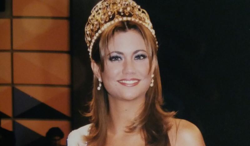 Daniella Campos en el concurso 'Miss Chile' 1998