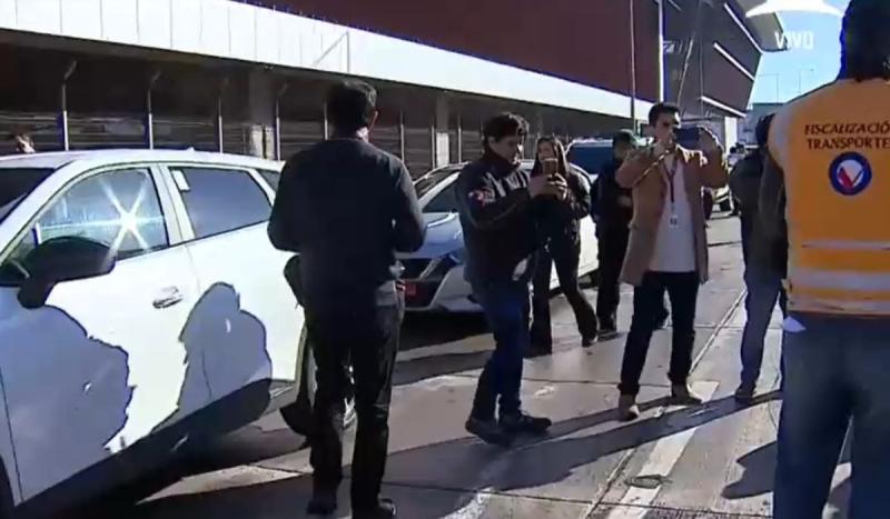 Taxistas del Aeropuerto de Santiago formalizados por estafas a pasajeros extranjeros