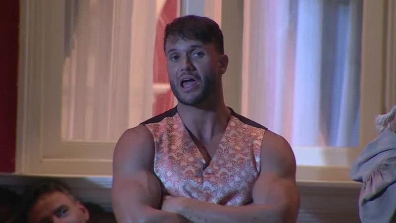 La llegada de Fabio a la casona.