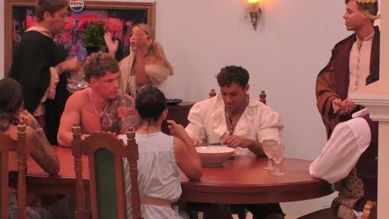 Oriana Marzoli furiosa con Gala.