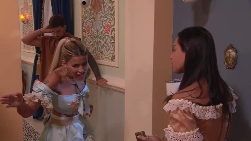 Oriana indignada con Mariela.