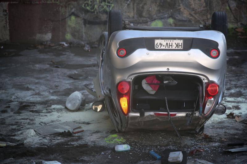 Vehículo volcado en la ribera del río Mapocho - ATON
