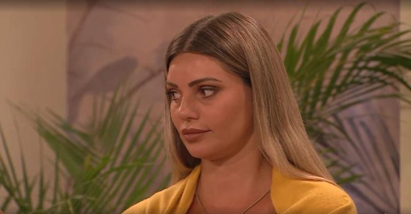 Faloon mira a Fran mientras habla en Ganar o Servir