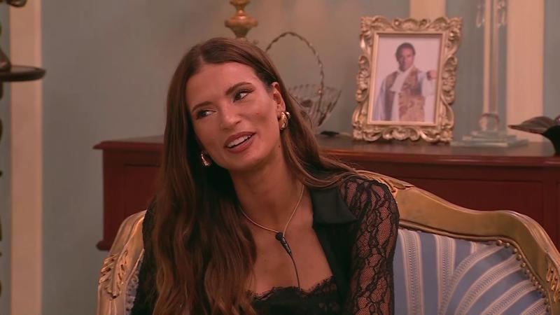 Julia Fernándes responde preguntas en Ganar o Servir