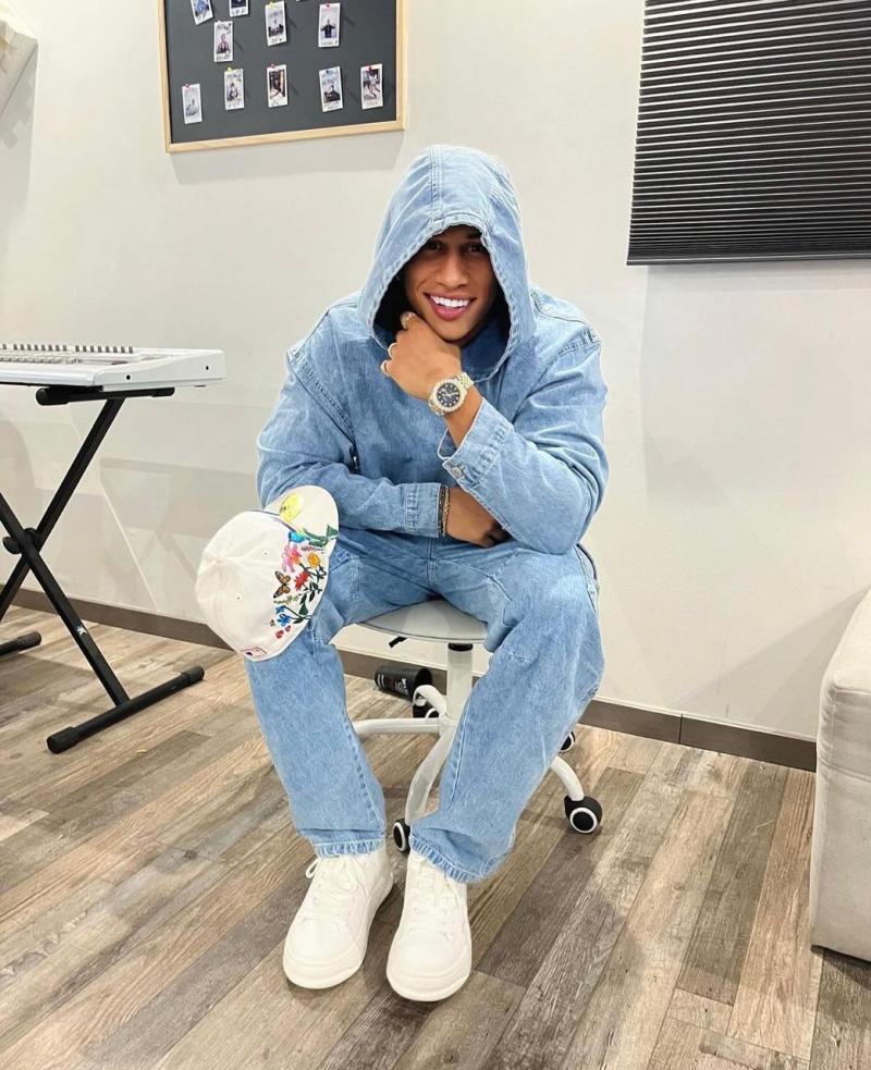 Uriel, Fururo fuera de órbita