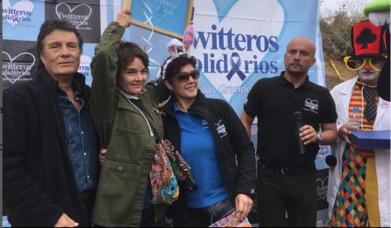 Samuel Villarroel junto a su esposa Marcela Medel en una actividad solidaria en el campamento Violeta Parra