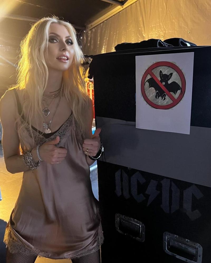 Taylor Momsen fue atacada por un murciélago en pleno show
