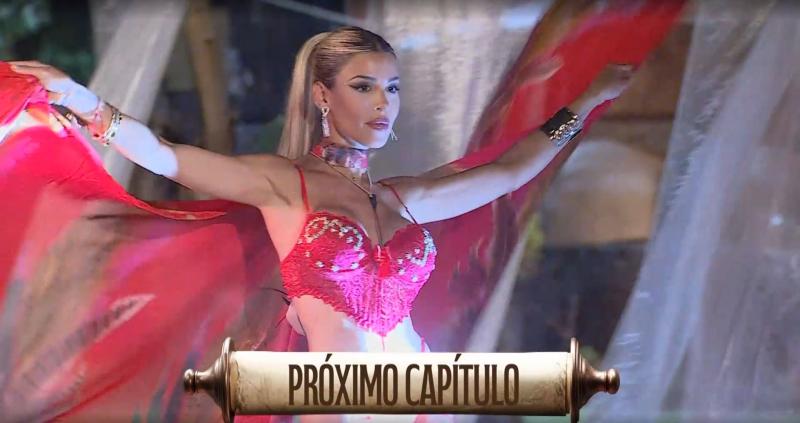 Oriana Marzoli en desfile Miss Ganar o Servir