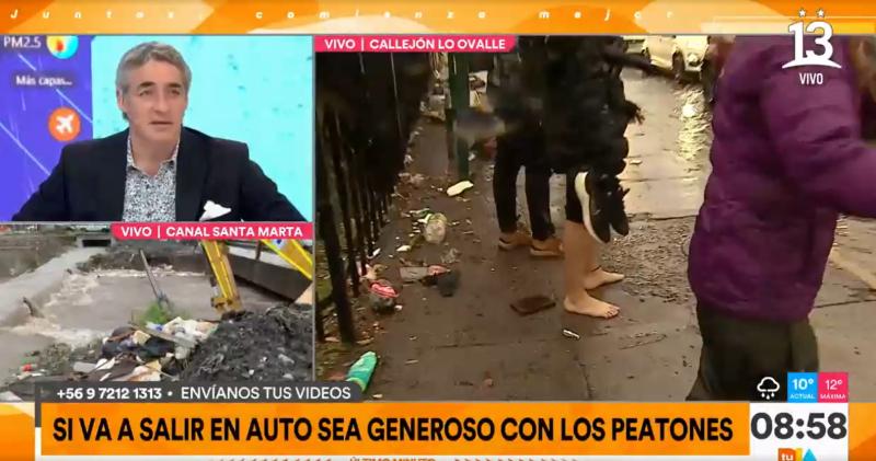 Joven cruzó descalzo calles inundadas en Pedro Aguirre Cerda