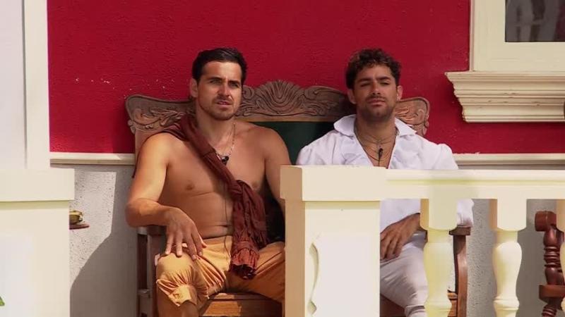 Pangal y Austin en Ganar o Servir.