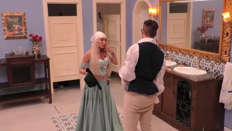 Sabélo y Fran, los primeros en descubrir movimientos inusuales en el baño.