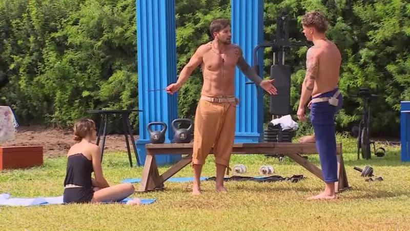 Raimundo conversa con Luis en Ganar o Servir.