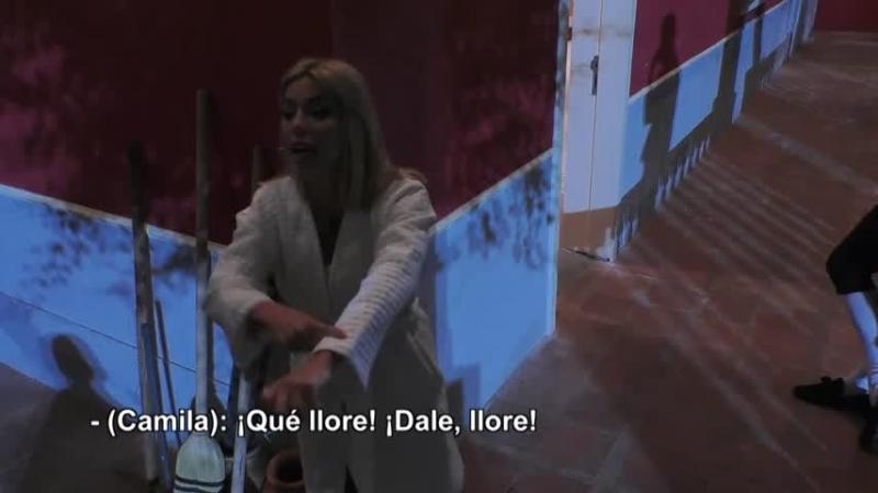 Oriana salió al patio a buscar explicaciones.