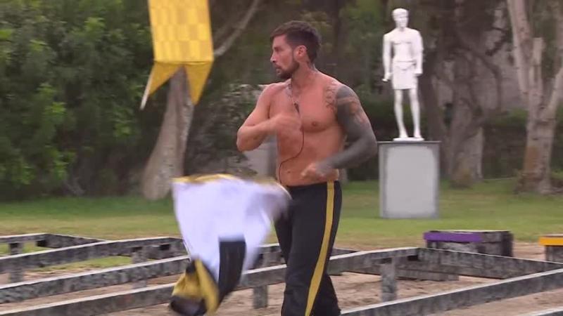 La frustración de Mateucci, que lanzó la polera de Resistencia al finalizar la prueba.