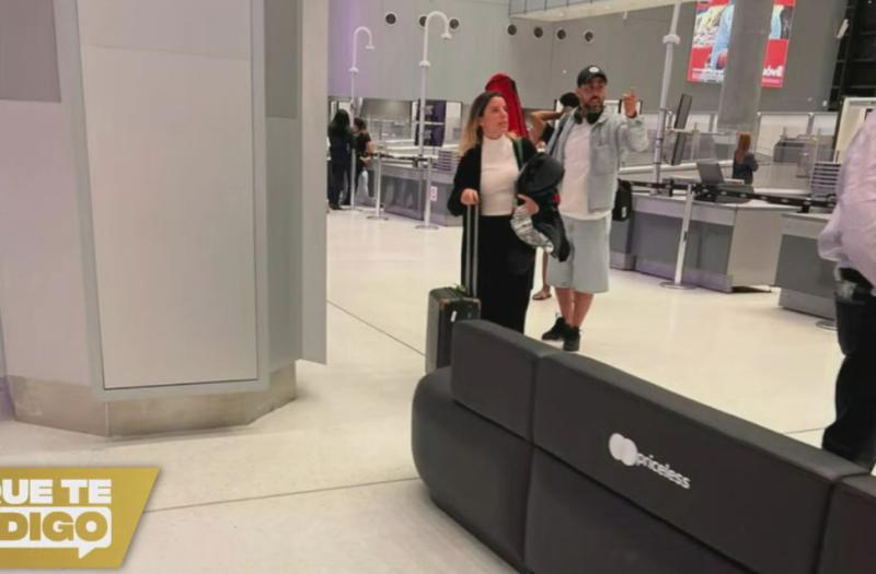 Maite Orsini y Jorge Valdivia juntos en el aeropuerto de Panamá. (Créditos: QTLD)